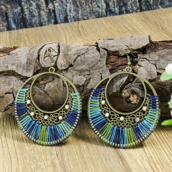 Large Round Vintage Style Earrings - Picture 5 of 7